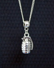 Herrenkette Kette mit Anhänger Handgranate Geschenk Granate Halskette Neu