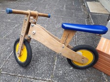 Hochwertiges Holz-Laufrad für Kleinkinder mit Luftreifen & verstellbarem Sattel