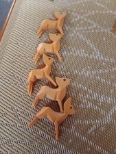 5 Handgeschnitzt Rehe Holz Pyramidenfiguren