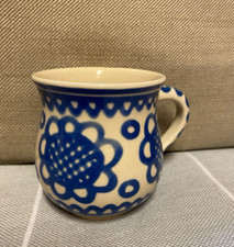 Getöpferter becher kaffee - getöpferter, kaffee-