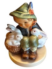 Goebel Junge mit Hasen Figur