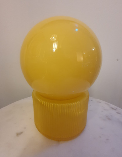 Gelbe moderne tischlampe aus - gelbe,