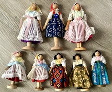 8 Osteuropäische Holzpuppen -