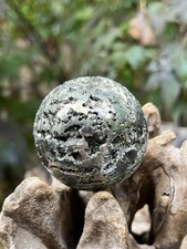 Pyrit große Kristallkugel