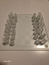 Schachbrett aus Glas