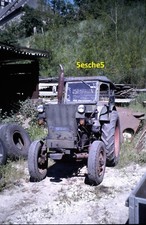 Original Dia: Alter, abgestellter Traktor