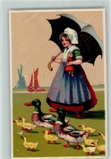13044996 - Hollandkind mit Regenschirm, Holzschuhe und einer Entenfamilie - PFB