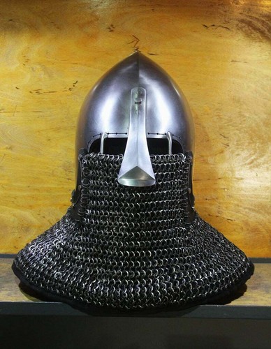 Mittelalterlicher kampf helm - mittelalterlicher,
