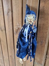 Hexe mit Besen 40 cm Halloween Dekoration