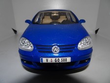 MODELLAUTO BURAGO VW GOLF 5 1:18 Neuwertig