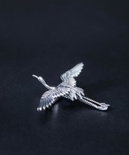 I04 Brosche fliegender Kranich