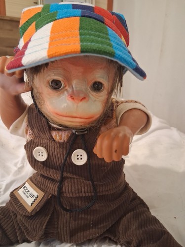 Newborn schimpanse - newborn,