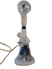 Schöne alte Figurenlampe Porzellan Bauer Landwirt mit Sense Gräfenthal