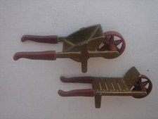 Ü Ei Metallfiguren Schubkarre und Mistkarre