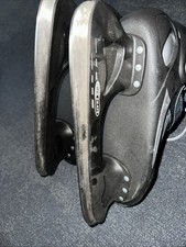 Verstellbare Eislaufschuhe