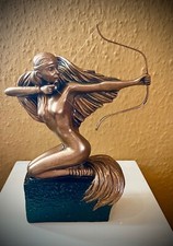 Sternzeichen Schütze  - Figur Statue Frau