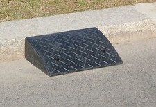 Bordsteinrampe Rampe Gummirampe Rollstuhlrampe Auffahrrampe Gummi KFZ PKW LKW