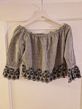 Clockhouse - grau-weiß gestreifte Carmen-Bluse - Größe 40