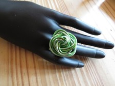 ⭐Handarbeit⭐ ~Abstrakter gedrehter Ring~ Aludraht 2 grün Töne~Gr.21~Neu~