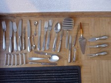 30 Teile Besteck Konvolut Messer Gabel Torten + Spargelheber + Messerbänkchen