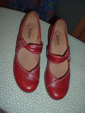 Ein Paar neuwertige Pumps -