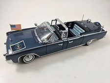 Road Signature Modellauto 1:24 1961 Lincoln X-100 Kennedy Car Presidential Serie
