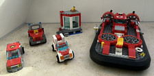 Teile aus LEGO Set City: Feuerwehrluftkissenboot 7944 und andere Fahrzeuge