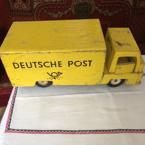 Bundespost altes holzauto - bundespost,