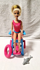 Barbie als Rettungsschwimmerin