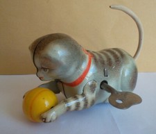 Köhler Blechspielzeug Katze mit Holzball US-Zohne mechanisch 50er/60er Jahre