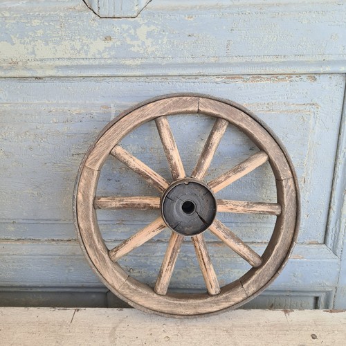 C9855 kleines altes wagenrad - kleines,,