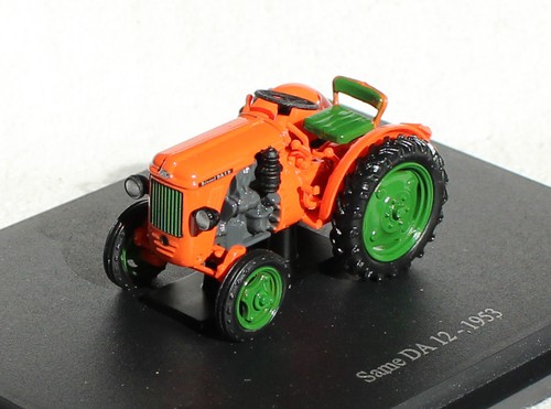 Same orange 1953 traktor - same,