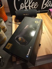 JBL Charge 5 Tomorrowland Edition Bluetooth Lautsprecher - Schwarz/Gold