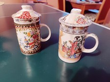 2 Keramik Teetassen mit Deckel