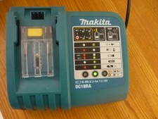 Makita Ladegerät DC18RA.