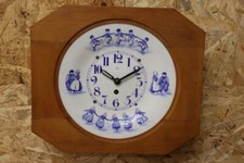 Antike Pfeilkreuz Wanduhr Pendeluhr mit 8 Tage Werk und Emailschild Zifferblatt