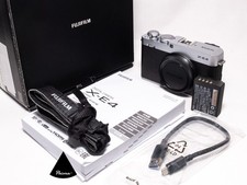 FUJIFILM Fuji X-E4 Body Gehäuse silber / sehr gut in OVP