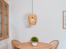 Boho Pendelleuchte Korblampe mit Seegras Lampenschirm über Esstisch & Couchtisch