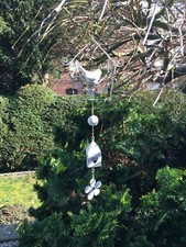 Vintage Glocke Windspiel, Keramik Vogel Metall weiß mit Patina