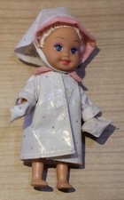 alte Kinderpuppe mit