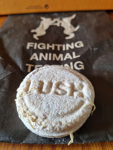 Lush shampoo bar soak and - lush,