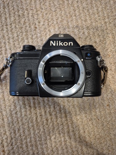 Nikon analoge - em,