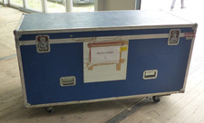 Großes Flightcase auf Rollen