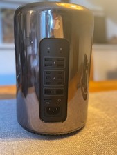 Apple Mac Pro 6.1, Intel Xeon E5 3,7 GHz, 64 GB, NvMe 1 TB (neu), 2 x D300 AMD