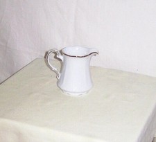 Milchkännchen mit Goldrand