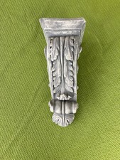 Wandkonsole aus Stuckgips zum Aufhängen