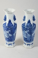 P45R31- Paar Asiatika Porzellan Vasen mit Blaumalerei Fischer am See