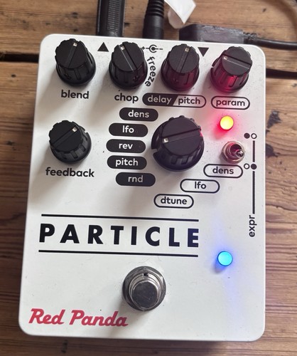 Red panda particle granular - red,