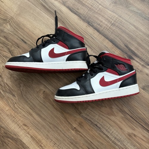 Nike air jordan mid - air,