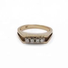 Ring mit 4 Diamanten